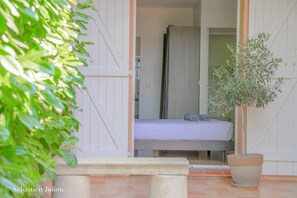 4 bedrooms, iron/ironing board, free WiFi, bed sheets - Spacious Villa - AC - Private Secure Pool - Near Beach & Golf (Villeneuve-Loubet)