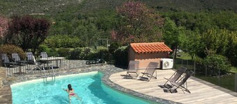 4* villa big private heated pool, deluxe hottub, natural setting, mountain views