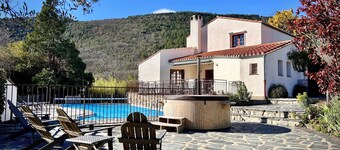 4* villa big private heated pool, deluxe hottub, natural setting, zircon