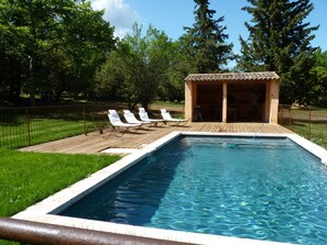 A rectangular swimming pool with a wooden deck and lounge chairs. - 18 channels. Provençal farmhouse with swimming pool in a property from the 18th century. (Nans-Les-Pins)