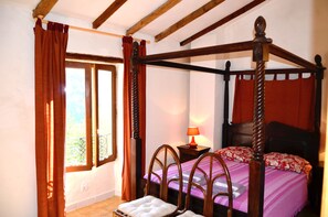 3 bedrooms, in-room safe, iron/ironing board, travel crib