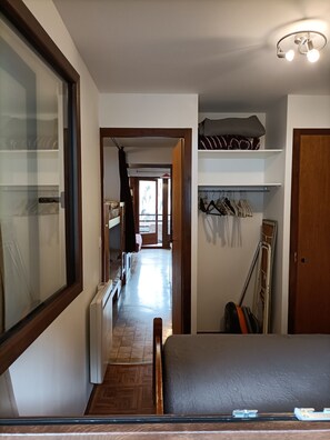 1 Schlafzimmer, Bügeleisen/Bügelbrett