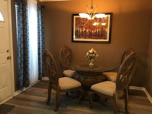 Dining -  2BR Luxurious Suite monthly rental in the Center of Greenville (Greenville)