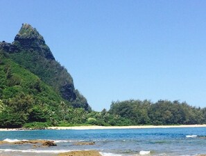 Beach nearby, sun-loungers, beach towels