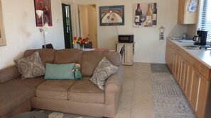 Fernseher, Bücher, Stereoanlage