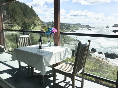 A Romantic Getaway at the "White Water Cove" At Ocean View Rainbow Rock! 