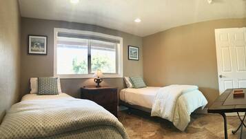 2 chambres, fer et planche à repasser, Wi-Fi gratuit, draps fournis