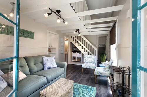 Yellow Beach House 500' to the Waves- Electric Car Charger!