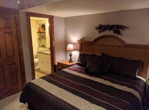 5 bedrooms, iron/ironing board, WiFi, bed sheets