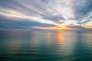 On the beach, sun-loungers - Great Unit, Great Complex! Free Beach Chairs! (Panama City Beach)