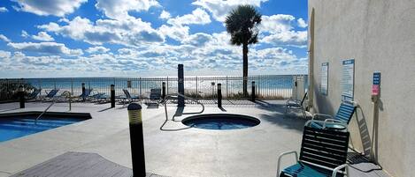 Inomhuspool och utomhuspool