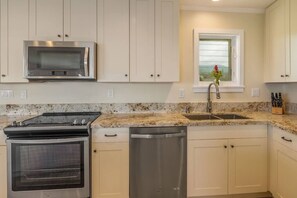Fridge, microwave, oven, stovetop - Oceanfront-Penthouse Suite (Princeville)