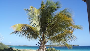 Espreguiçadeiras, toalhas de praia