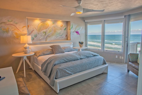Artist owned 7th floor paradise! DIRECT Oceanfront! Meet an Octopus! 🐙