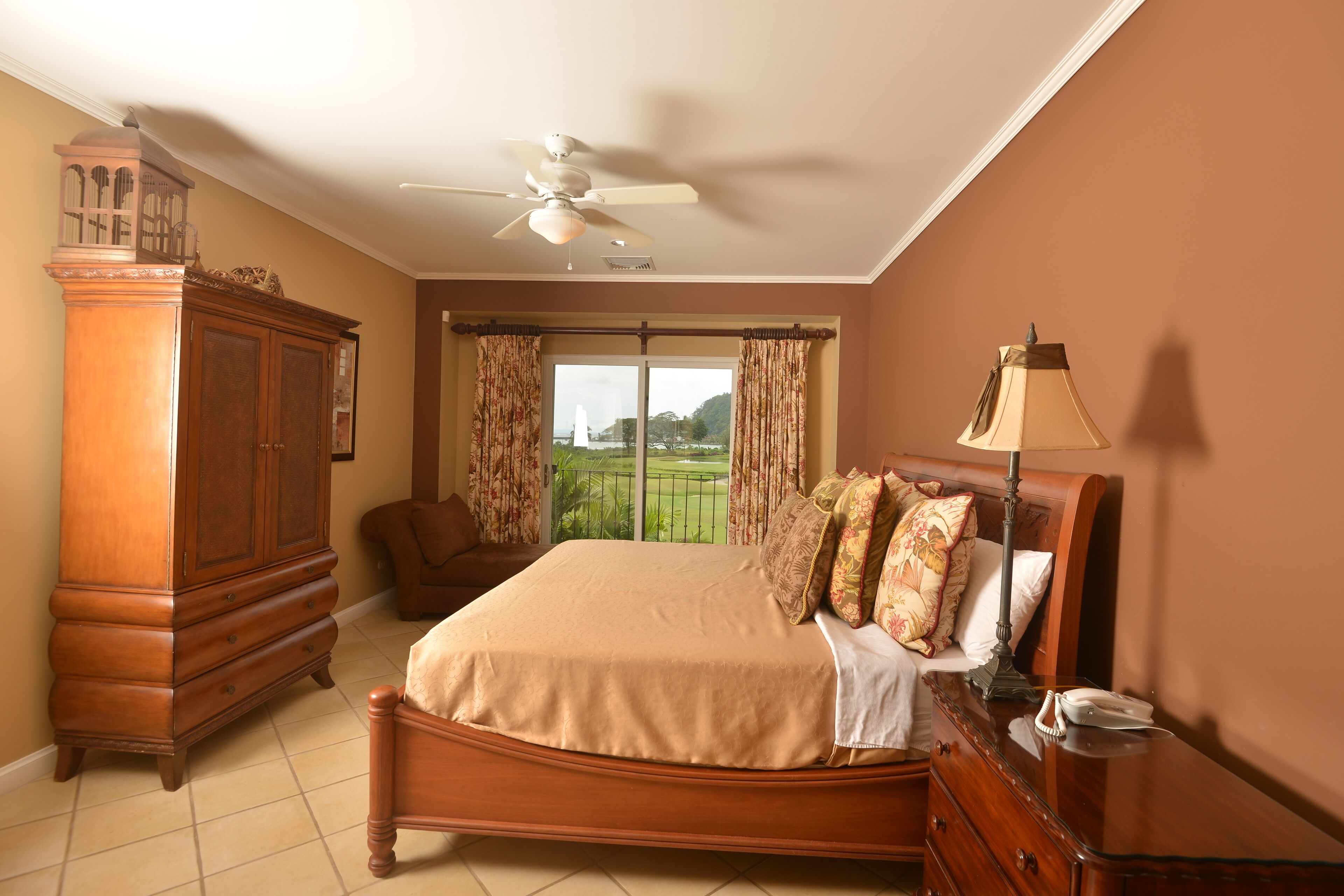 3 Schlafzimmer, Zimmersafe, Bügeleisen/Bügelbrett, Reisekinderbett