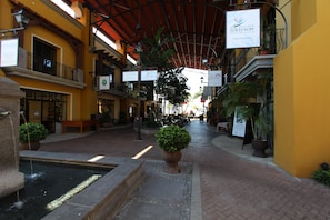 Property grounds - Los Sueños Resort Condo Del Mar Luxury 3BR Condo with Access to the Beach Club (Herradura)