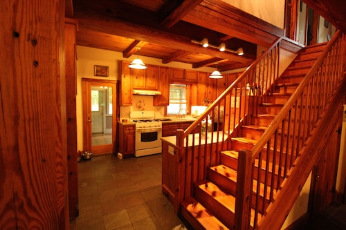 Beautiful Farmhouse On 11 Heavenly Acres