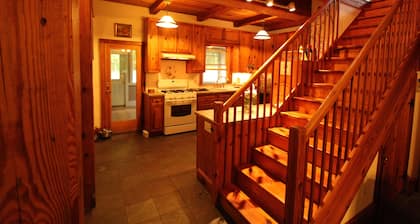 Beautiful Farmhouse On 11 Heavenly Acres