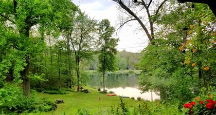 WELCOME TO THE COUNTRY - LAKE FRONT PROPERTY - THE FOX DEN STUDIO