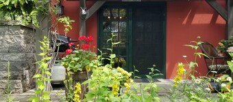 WELCOME  TO THE COUNTRY - LAKE FRONT PROPERTY - THE FOX DEN STUDIO