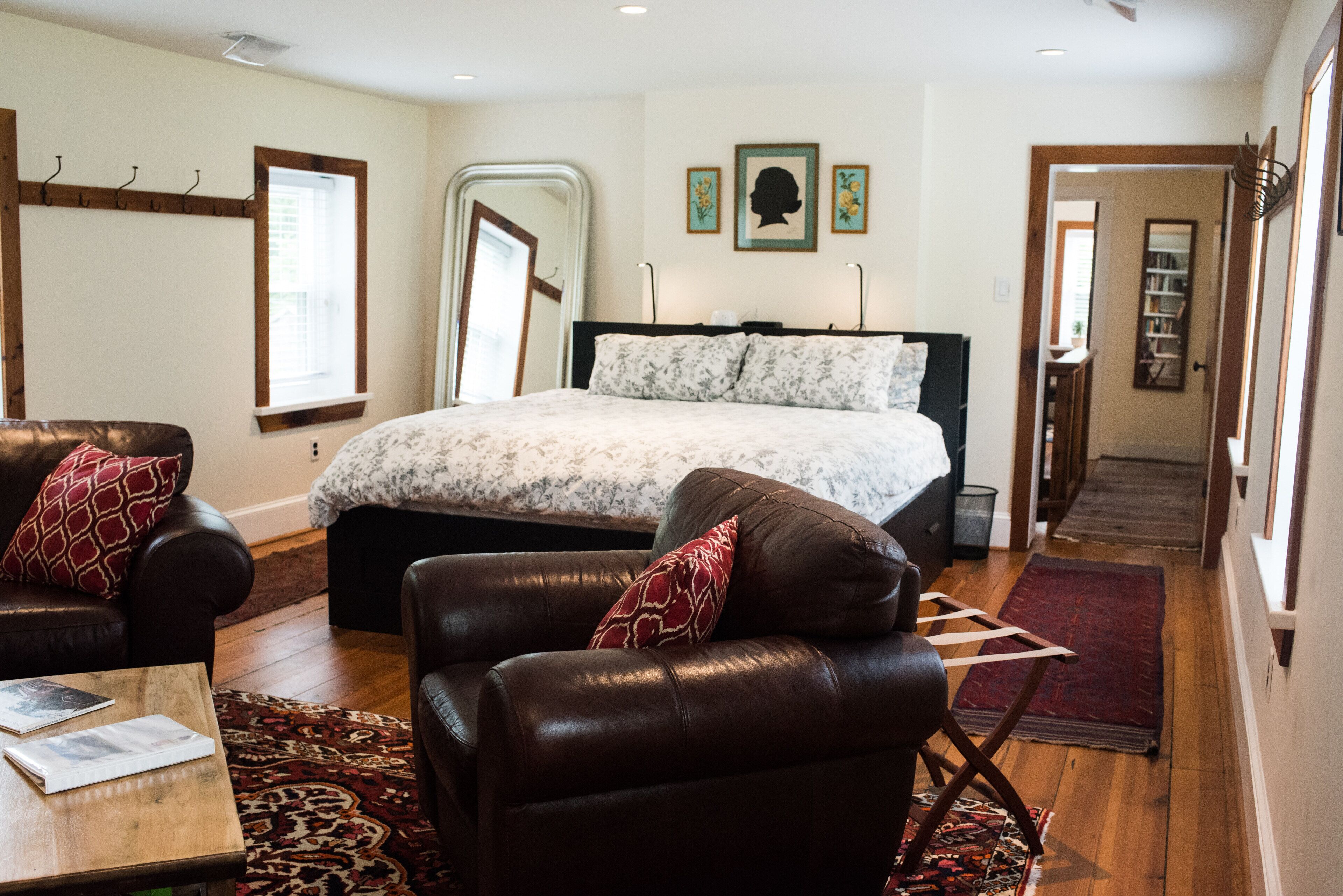 3 bedrooms, pillowtop beds, desk, iron/ironing board