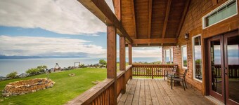 Gorgeous Home with Unobstructed Ocean & Mountain Views & Private Hot Tub!