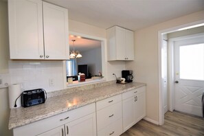 Interior - Relaxing Lakefront Home: 3BR/2BA, Heated Pool, Near Siesta Key Beach (SARASOTA)