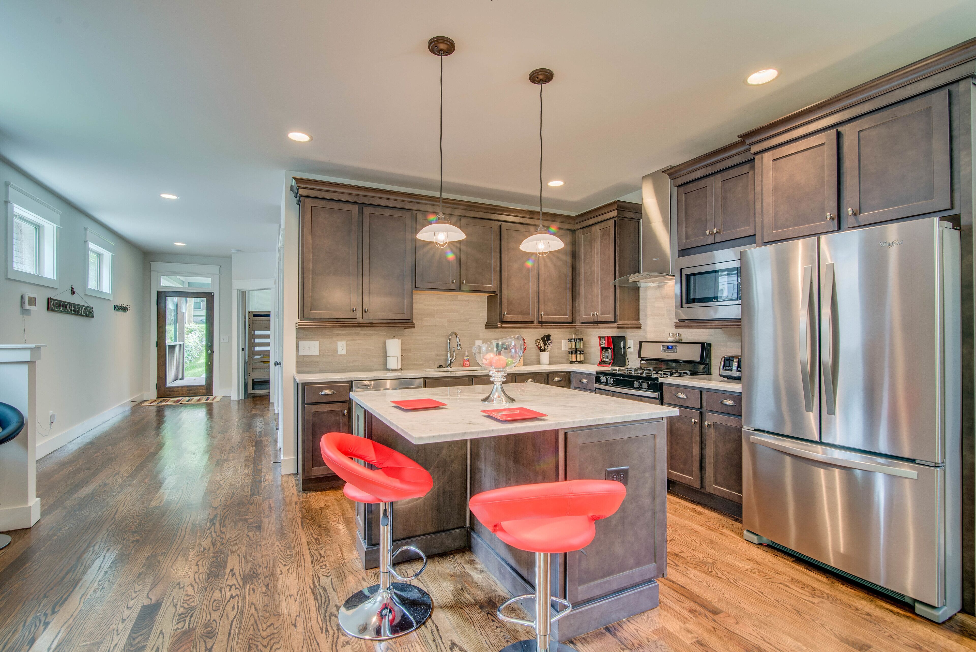 4th NIGHT FREE!!! - BRAND NEW 4bd / 3ba HOME, 3.0mi to DOWNTOWN / BROADWAY