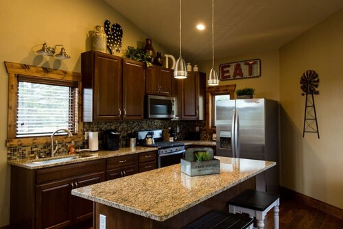 NÄKYMÄT vuoristosta, Lake & Stanley -hotellista Granite Hard Wood -poreallas