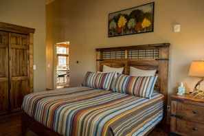1 habitación, tabla de planchar con plancha y cuna de viaje 
