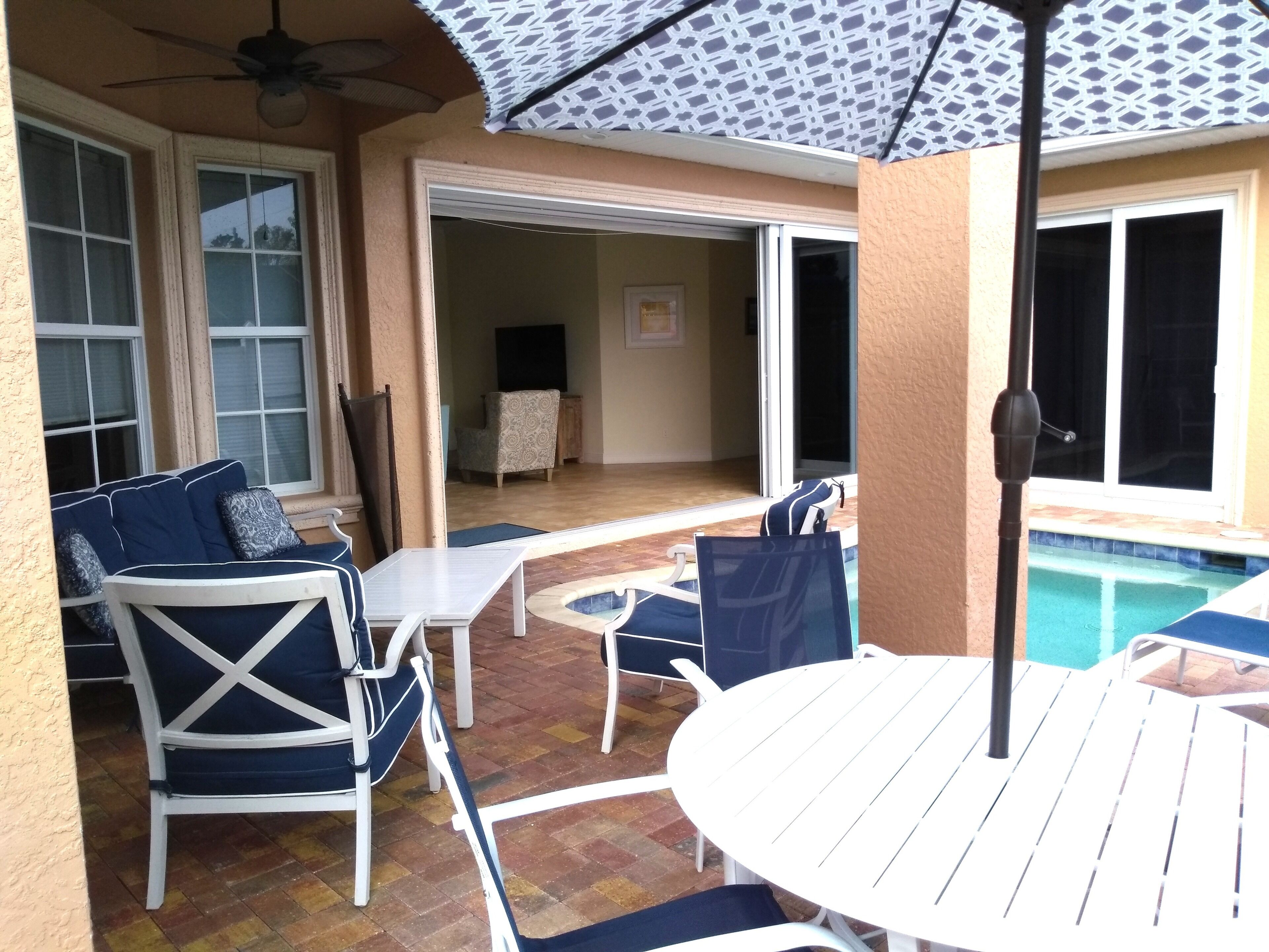 屋外ダイニングエリア