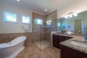 Bathtub, hair dryer, towels, soap -  Best Value In Naples Grand luxury 3 Bdrm Pool Spa Walk Bike To Gulf Spotless (Naples)
