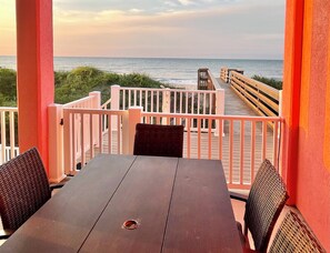 Outdoor dining - 🌅Oceanfront 🏖️Steps to sand 🐶Dog Friendly⚡️EV charger (North Topsail Beach)