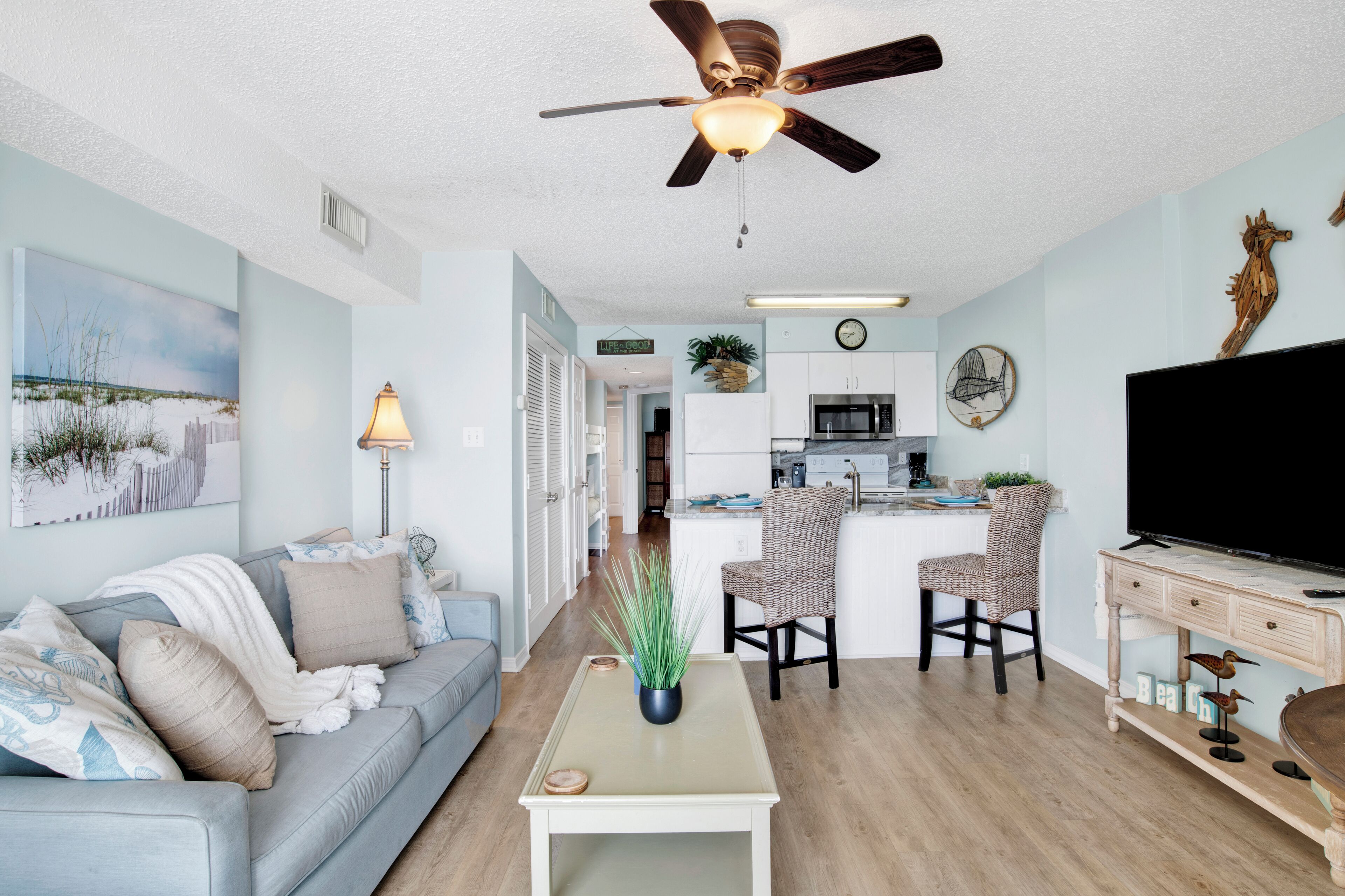 Een televisie en een dvd-speler