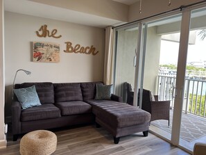 Smart TV, reproductor de DVD y libros 