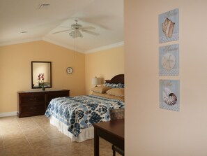 3 bedrooms, desk, iron/ironing board, free WiFi