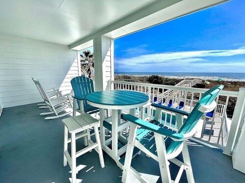 Beautiful Oceanfront Condo- In The Heart of IOP