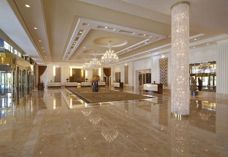 Trump Tower High Floor with Strip & Sphere View
