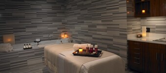 Trump Tower High Floor with Strip & Sphere View