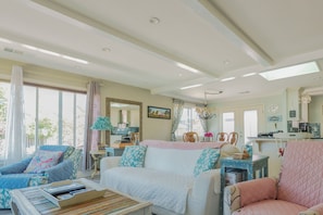 Smart TV, fireplace, DVD player, books