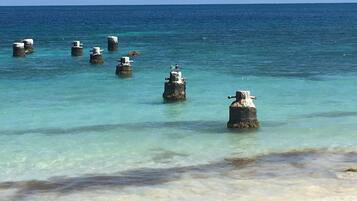 Beach nearby, sun loungers, beach towels