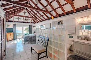 5 bedrooms, in-room safe, desk, iron/ironing board