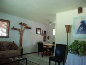 Interior - Less than a block away from the Wurlitzer Foundation (Taos)