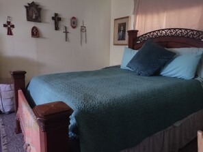 2 bedrooms, free WiFi, bed sheets - Less than a block away from the Wurlitzer Foundation (Taos)