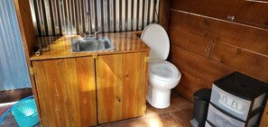 Combined shower/bathtub, towels, toilet paper - Sibley Bell Tent 2 @EvansCliff, Hot Tub! Beautiful Canyon High-rise deck  (hot springs)