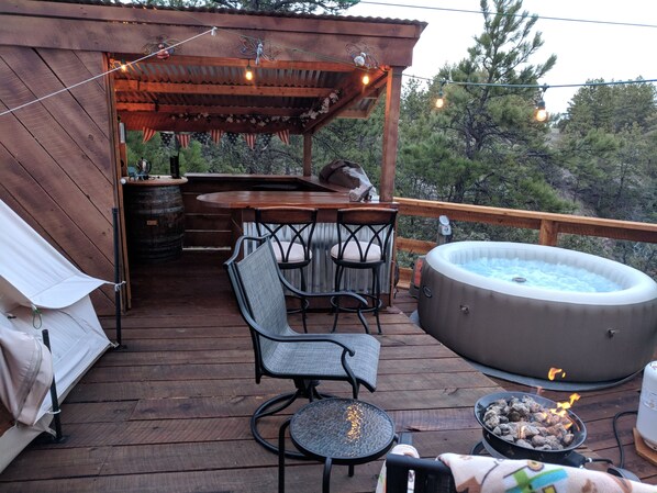 Outdoor spa tub