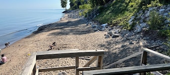 Heated Pool & Hot Tub, Golf Cart, 1 Block to Beach or Golf, 5mins to New Buffalo