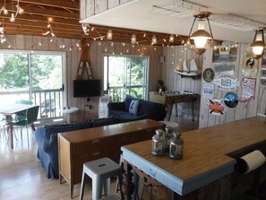 Smart TV, fireplace, DVD player, foosball - Heated Pool & Hot Tub, Golf Cart, 1 Block to Beach or Golf, 5mins to New Buffalo (Grand Beach)