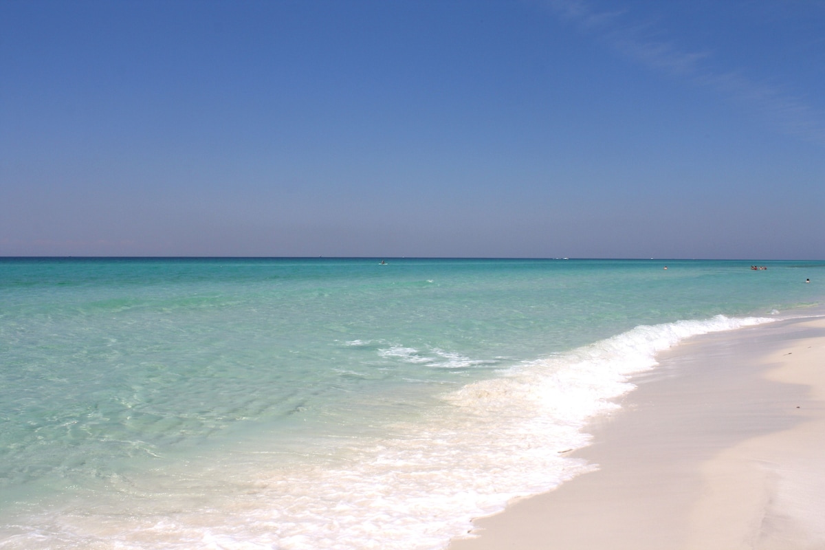 Photo 16 of ⭐️Crystal Beach House! 6 Min Walk To Beach; Best Location! Pool, Pet Friendly! ⭐️