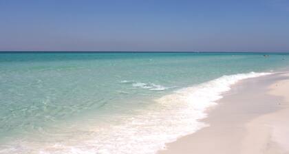 ⭐️Crystal Beach House! 6 Min Walk To Beach; Best Location! Pool, Pet Friendly! ⭐️